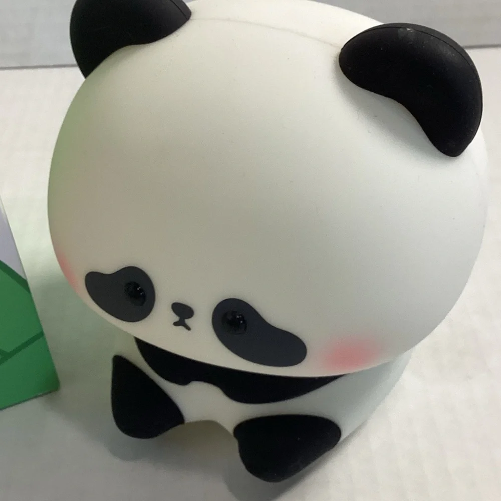 Panda Silicone Nightlight Lamp USB Charger included - Picture 4 of 5